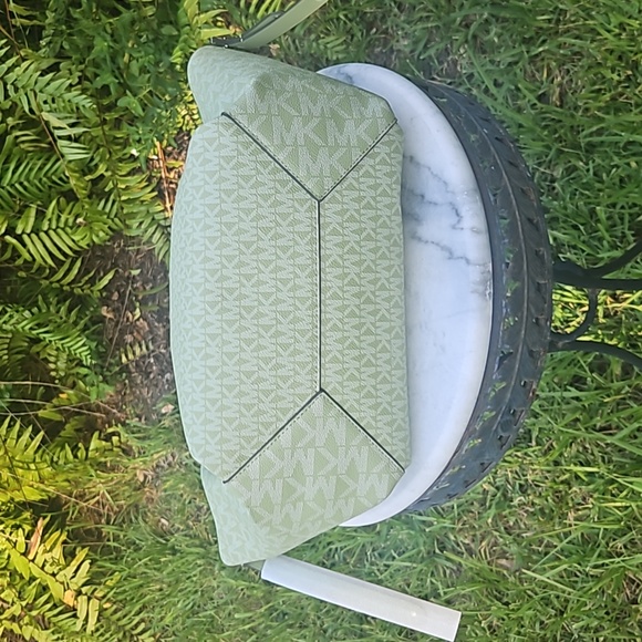 Michael Kors NWT Large Open Tote - Picture 5 of 6